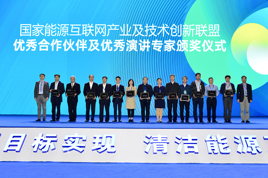 1634561141675069.jpg 合影.jpg